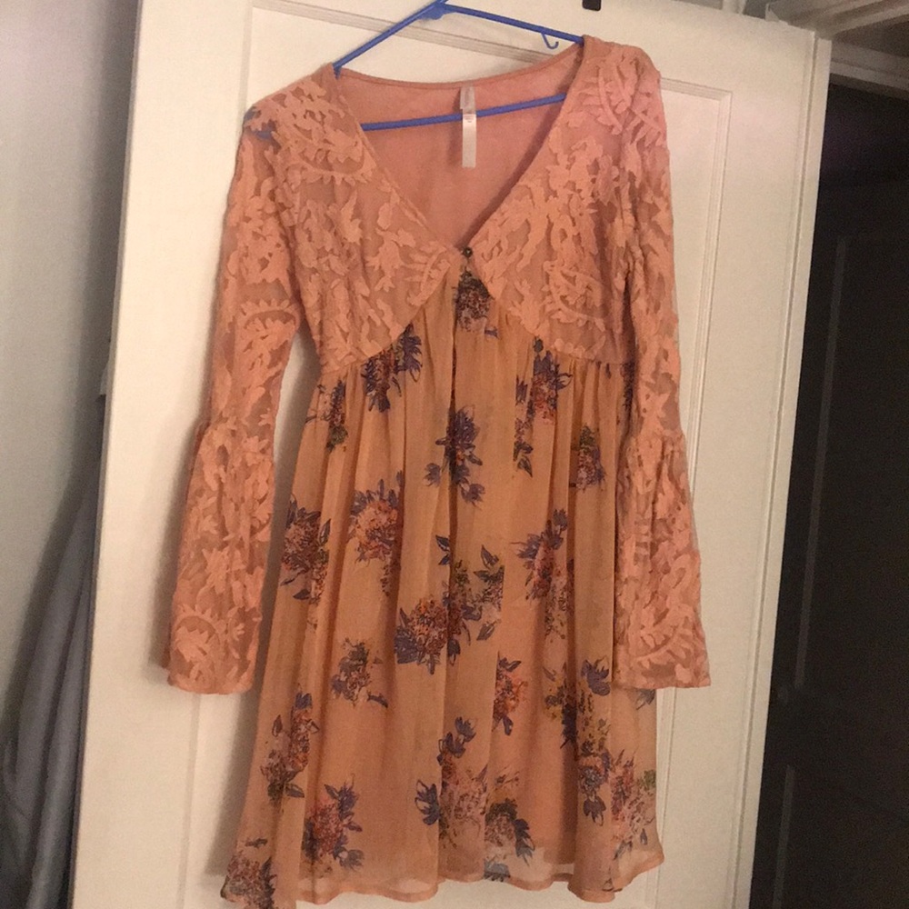 Pink/cream short long sleeve dress